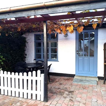 אישוי Cosy Cottage In A Garden מראה חיצוני תמונה